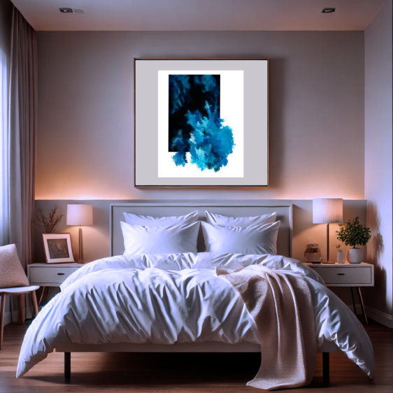 Habitación moderna con cama blanca y cuadro abstracto azul, creando un ambiente relajante y sofisticado.